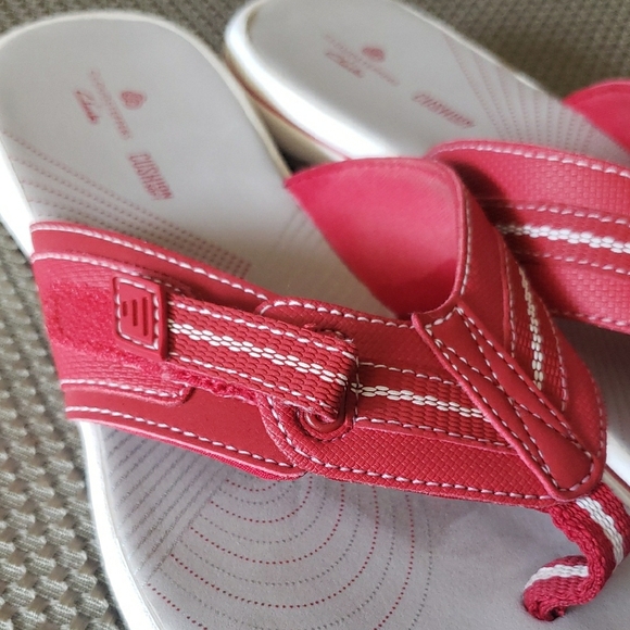 Clarks Women's Red and White Sandals - Picture 4 of 6